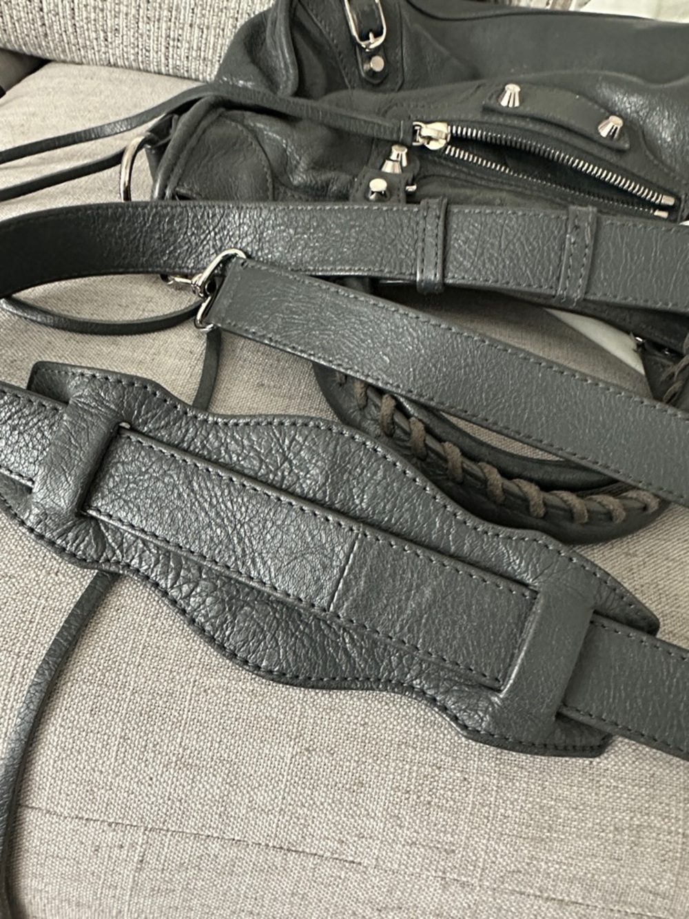 Balenciaga City Bag (small) in volcanic rock. - Picture 9 of 11